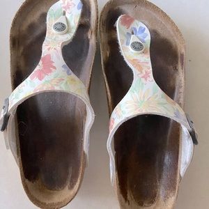 Size 7 women’s Birkenstock flip flops